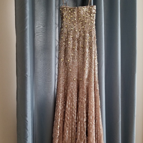 Formal dress - Picture 4 of 4